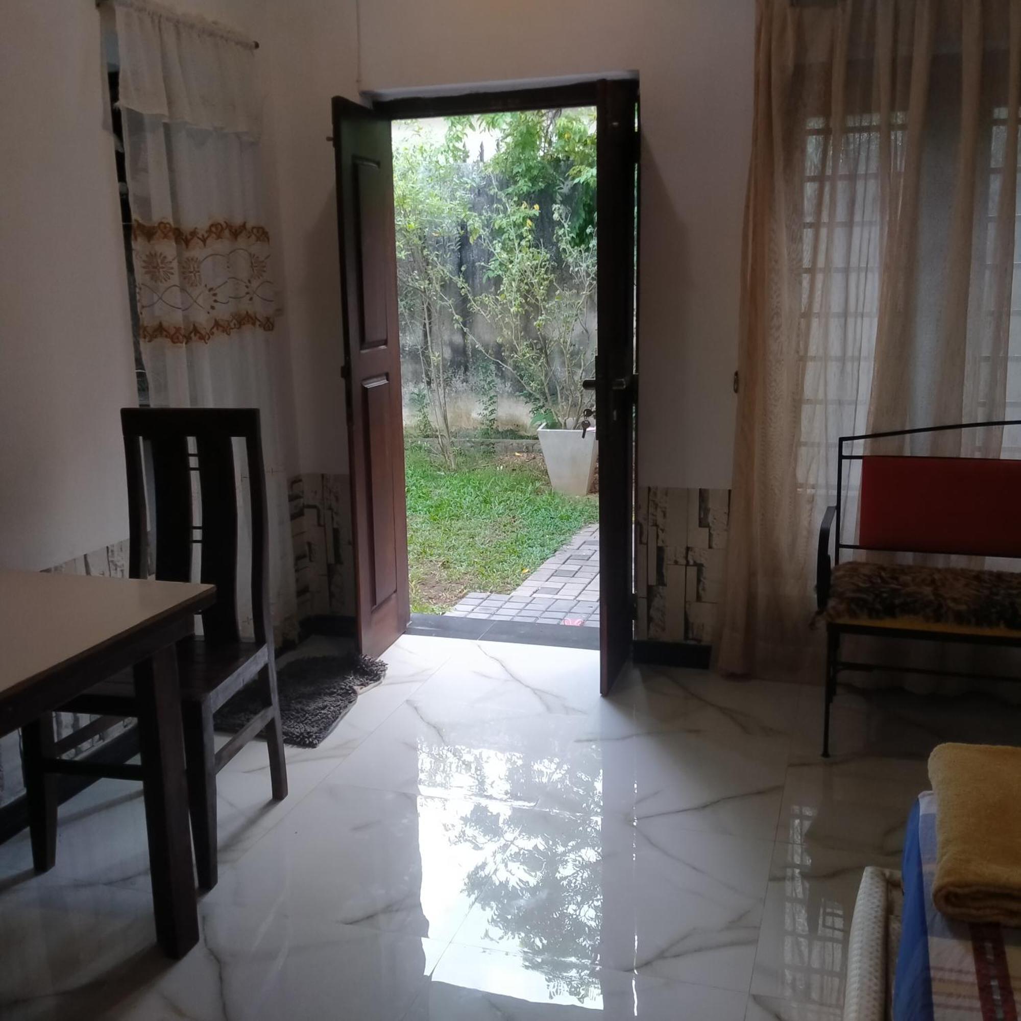 Living Home Негомбо Номер фото