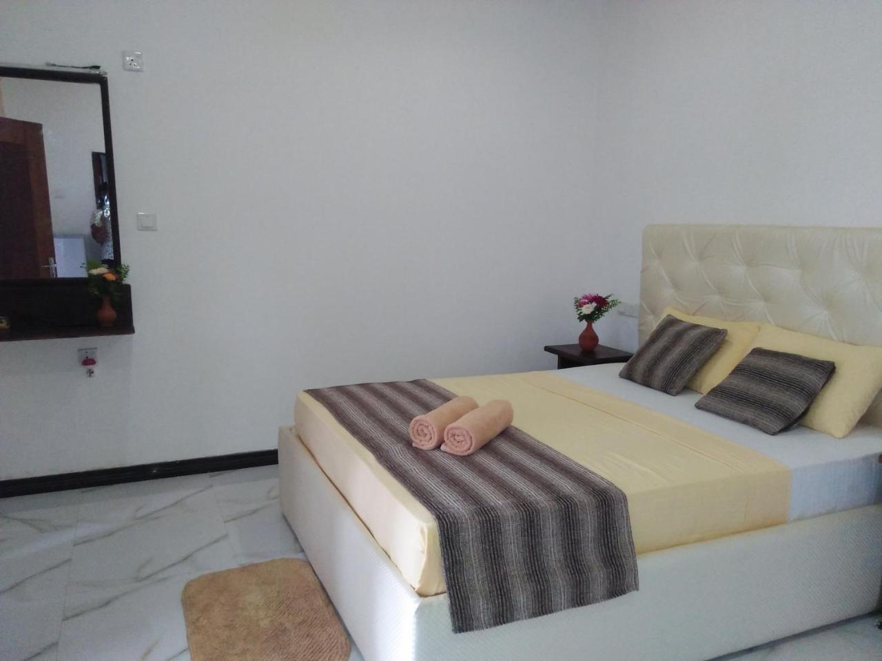 Living Home Негомбо Екстер'єр фото